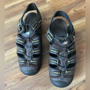 New Balance Brown & Yellow Closed-Toe Sport Sandals – Size 10